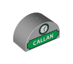 Duplo Medium steengrijs Steen 2 x 4 x 2 met Gebogen bovenkant met 'CALLAN' sign met Clock (31213 / 63582)