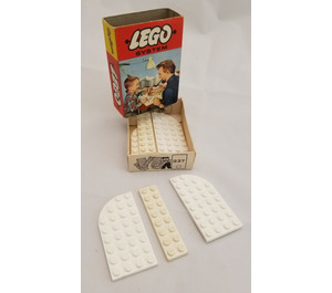 LEGO 4 Wit Plates Gebogen 4 x 8 en 1 Wit Plaat 2 x 8 227