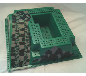 LEGO Grundplatte 32 x 32 Raised mit Ramp und Pit mit Grau und Schwarz Rocks