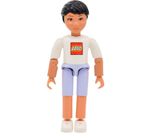 LEGO Belville Boy mit Light Violet Shorts, Weiß T-Shirt mit 'LEGO' Logo Minifigur