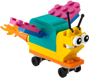 LEGO Build Your Own Snail met Superpowers - Make It Yours 30563