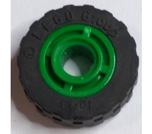 LEGO Grün Wheel Hub Ø11.2 x 8 with Centre Groove with Tire Ø 17.6 x 6.24 without Band