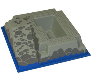 LEGO Lichtgrijs Grondplaat 32 x 32 Raised met Ramp en Pit met Grijs Rocks en Blauw Basis