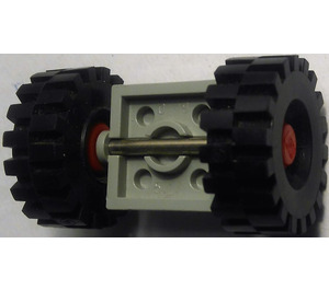 LEGO Gris claro Vintage Axle Plate With Red Wheel Hub and Medium Offset Treaded Tyre