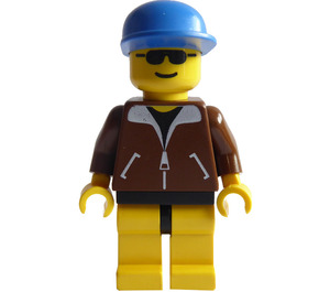 LEGO Man met Vliegenier Jacket en Blauw Pet minifiguur