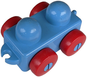 LEGO Mittelblau Primo Fahrzeug Base mit rot Räder und tow hitches (31605 / 76044)
