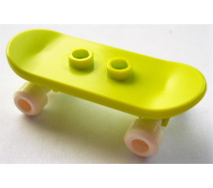 LEGO Lime medio Minifig Skateboard with Two White Wheels