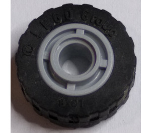 LEGO Medium steingrå Wheel Hub Ø11.2 x 8 with Centre Groove with Tire Ø 17.6 x 6.24 without Band