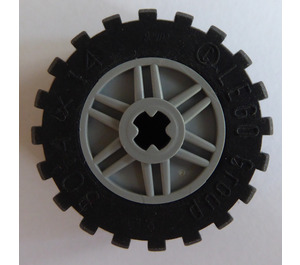 LEGO Medium steingrå Wheel Rim Ø18 x 14 with Axle Hole with Tire 30.4 x 14 with Offset Tread Pattern and No band