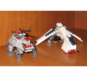 LEGO Mini Republic Dropship Mini AT-TE Brickmaster Pack (SDCC 2009 exclusive) Set COMCON010