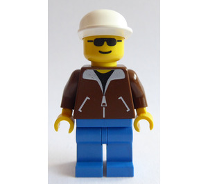 LEGO Person met Bruin Jasje, Wit Pet Minifiguur