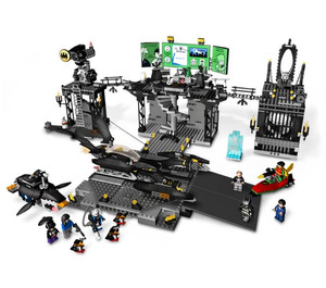 LEGO The Batcave: The Penguin and Mr. Freeze's Invasion Set 7783