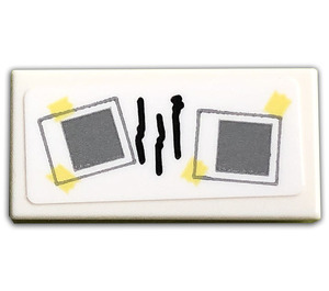 LEGO Weiß Fliese 1 x 2 mit Schwarz Lines und Polaroid Photos mit Tape Aufkleber mit Nut (3069)