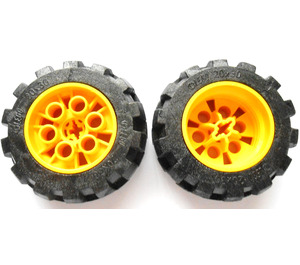 LEGO Jaune Pneu 49.6 x 20 Épais Caoutchouc (Ballon 20 x 30) avec Technic Hub Ø30.4 X 20