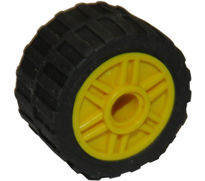 LEGO Keltainen Wheel Rim Ø18 x 14 with Pin Hole with Tire 24 x 14 Shallow Tread (Tread Small Hub) with Band around Center of Tread