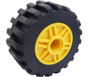 LEGO Gelb Wheel Rim Ø18 x 14 with Pin Hole with Tire 30.4 x 14 with Offset Tread Pattern and No band