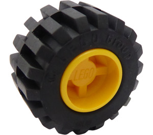 LEGO Jaune Roue Jante Large Ø11 x 12 avec Notched Trou avec Pneu 21mm D. x 12mm - Offset Bande de roulement Petit Large avec Bevelled Bande de roulement Bord