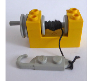 LEGO Jaune Winch 2 x 4 x 2 with Light Grey Drum with String and Light Grey Hook