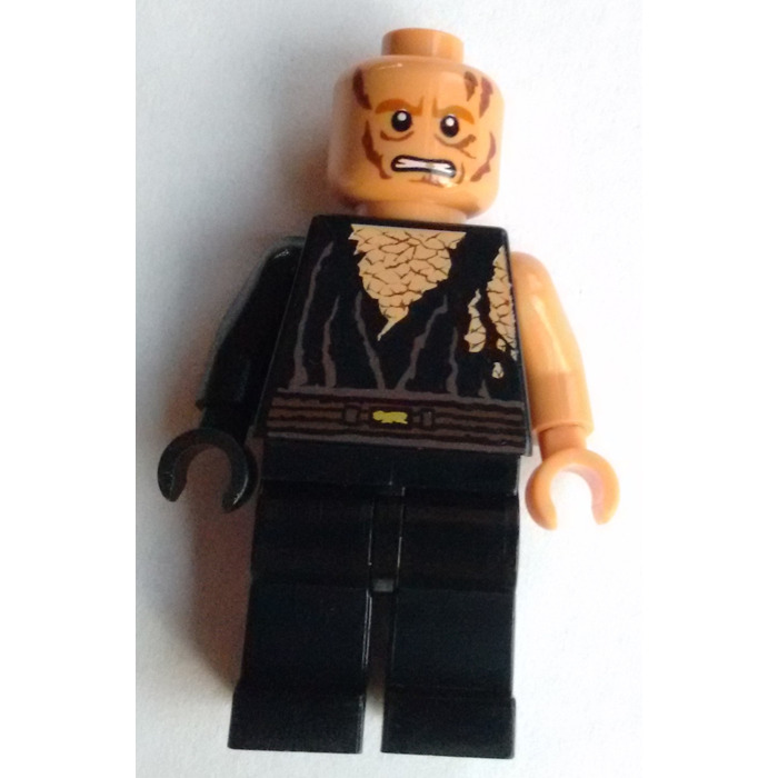 LEGO Anakin Skywalker (Battle Damaged) with Darth Vader Helmet Minifigure | Brick Owl - LEGO