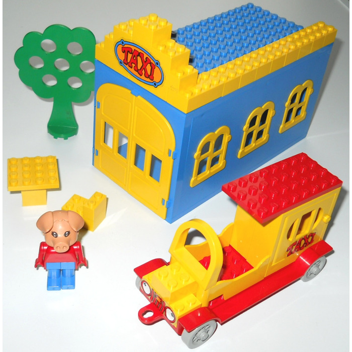 LEGO Blondi the Pig and Taxi Station 338-2 | Brick Owl - LEGO