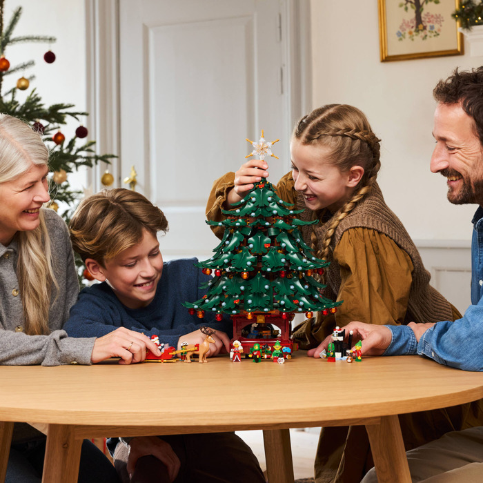 LEGO Family Christmas Tree Decoration Set 41843 | Brick Owl - LEGO