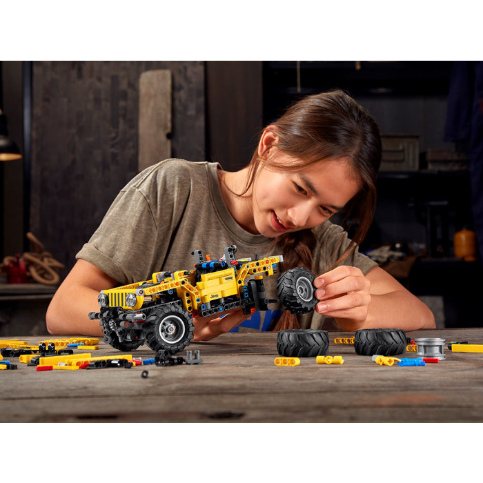 LEGO Jeep Wrangler Set 42122  Brick Owl - LEGO Marketplace