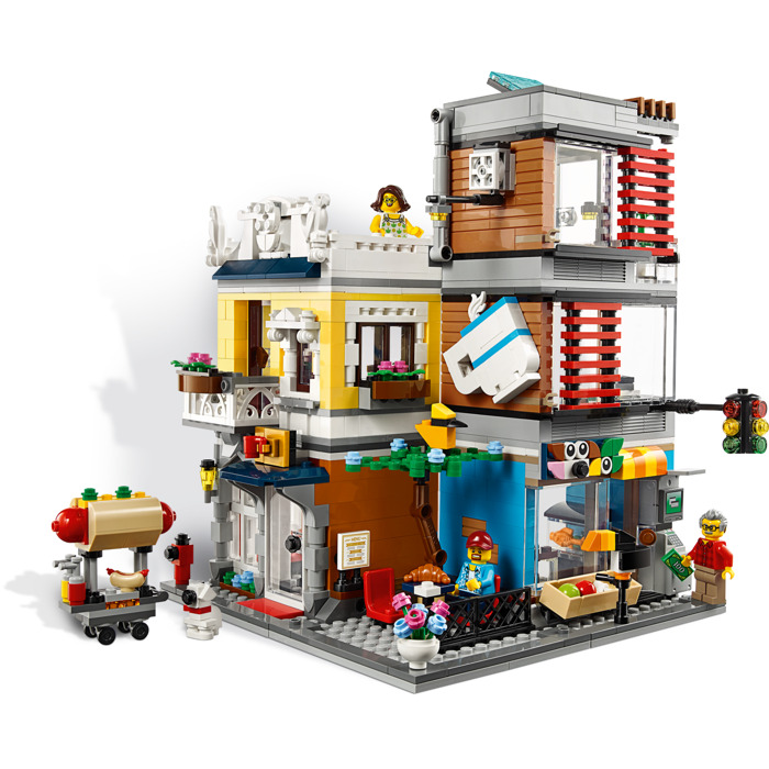 LEGO Townhouse Pet Shop & Café Set 31097 | Brick Owl - LEGO