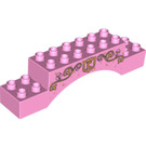 Duplo Fel roze Boog Steen 2 x 10 x 2 met Golden Bladeren en Vines, met Schild en 'C' Patroon (10119 / 51704)