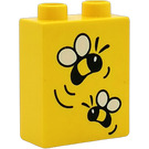 Duplo Geel Steen 1 x 2 x 2 met Twee Flying Bees zonder buis aan de onderzijde (4066)