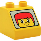 Duplo Gelb Steigung 2 x 2 x 1.5 (45°) mit Gesicht mit rot Haar (6474)