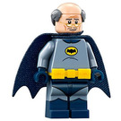 LEGO Alfred Pennyworth z Classic Batsuit Minifigurka