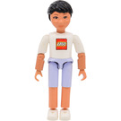 LEGO Belville Boy mit Light Violet Shorts, Weiß T-Shirt mit 'LEGO' Logo Minifigur