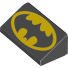 LEGO Schwarz Steigung 1 x 2 (31°) mit Batman Logo mit Kopf zu dünnem Ende (26093 / 85984)