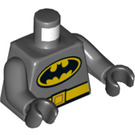 LEGO Dunkles Steingrau Batman mit Kurze Beine und Schwarz Umhang Minifigur Torso (973 / 76382)