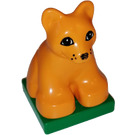 LEGO Duplo Medium Oranje Lion Cub sitting Aan green Basis