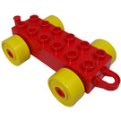 LEGO Duplo rouge Auto Châssis 2 x 6 avec Jaune roues (Extrémité d'attelage fermée)