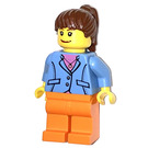 LEGO Femelle avec Bleu Veste, Rose Chemise, Necklage et Queue de cheval Minifigurine