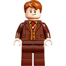 LEGO Fred Weasley с Reddish кафяво Костюм и Тъмно червено Tie Минифигурка