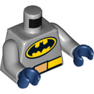 LEGO Mittleres Steingrau Batman mit Kurze Beine und Dark Blau Umhang Minifigur Torso (973 / 76382)