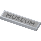 LEGO Mittleres Steingrau Fliese 1 x 4 mit ‘MUSEUM’ Aufkleber (2431)