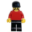 LEGO sporter - Röd Kropp, Svart Keps, Skägg Minifigur