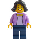 LEGO Žena s Medium Levandulová Bunda s Černá Vlasy Minifigurka