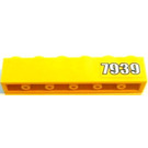 LEGO Jaune Brique 1 x 6 avec '7939' sur Jaune Background (Droite) Autocollant (3009)