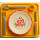 LEGO Gelb Abendessen Tray mit Messer, Spoon, Gabel und Decorated Dish Muster (33014 / 82473)