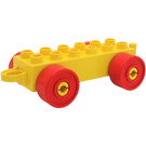 LEGO Jaune Duplo Auto Châssis 2 x 6 avec rouge roues (Attelage fermé)