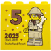 LEGO Steen 2 x 4 x 3 met Besuchermeister 2023 Legoland Deutschland Resort en 5 Bronze (30144)