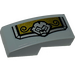 LEGO Gris pierre moyen Pente 1 x 2 Incurvé avec Argent lion Droite sur Golden Background from Set 70123 Autocollant (11477)