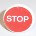 LEGO Blanco Roadsign Clip-en 2 x 2 Circular con &#039;STOP&#039;, Estrecha Font Pegatina (30261)