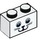 LEGO Weiß Backstein 1 x 2 mit Katze Gesicht mit Unterrohr (3004 / 89082)